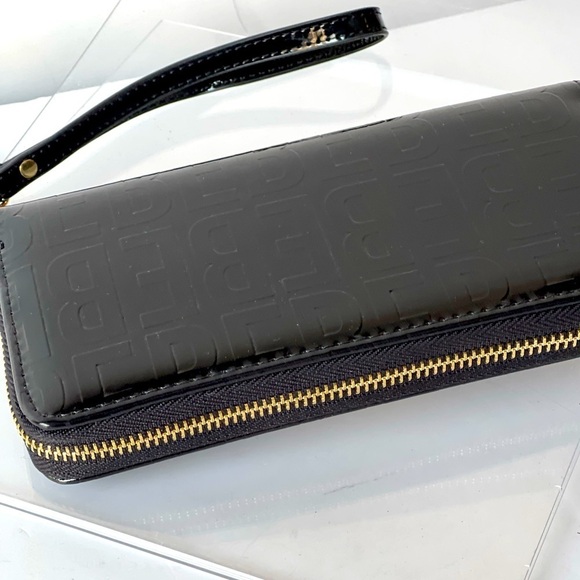 NWT ($49) Bebe Black Wallet Purse Alexandria Wristlet Gold Logo - Picture 12 of 13